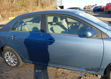 2013 Toyota Corolla Le z USA, uszkodzony, nr VIN 5YFBU4EE2DP202049